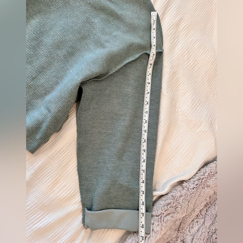 Urban Outfitters Long Sleeve Baggy shirt Rolled cuff sleeve Small EUC - Picture 4 of 5
